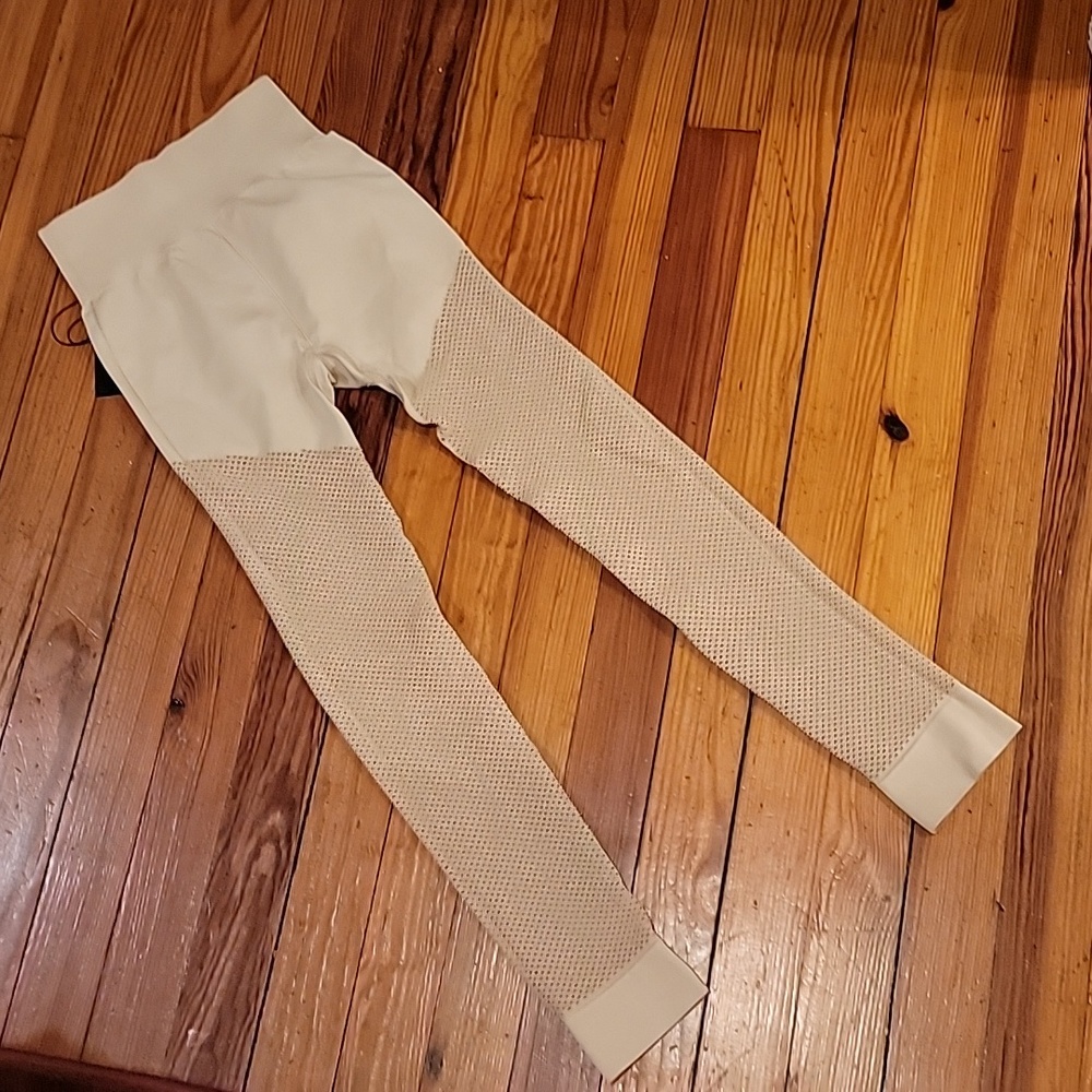New with tags womens leggings